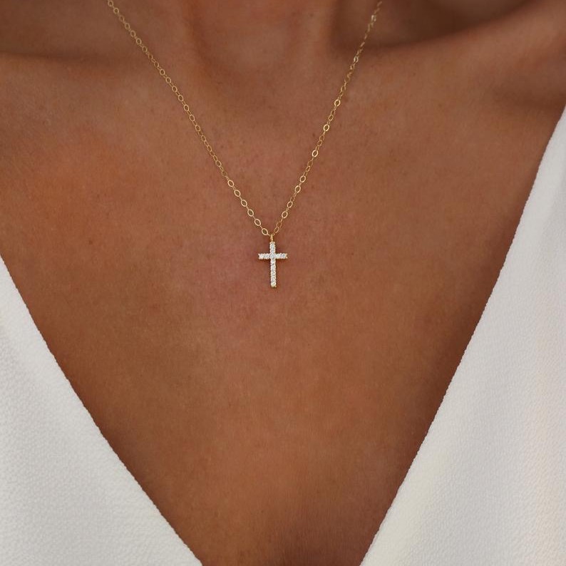 Ezüst nyaklánc kereszt Swarovski kövekkel