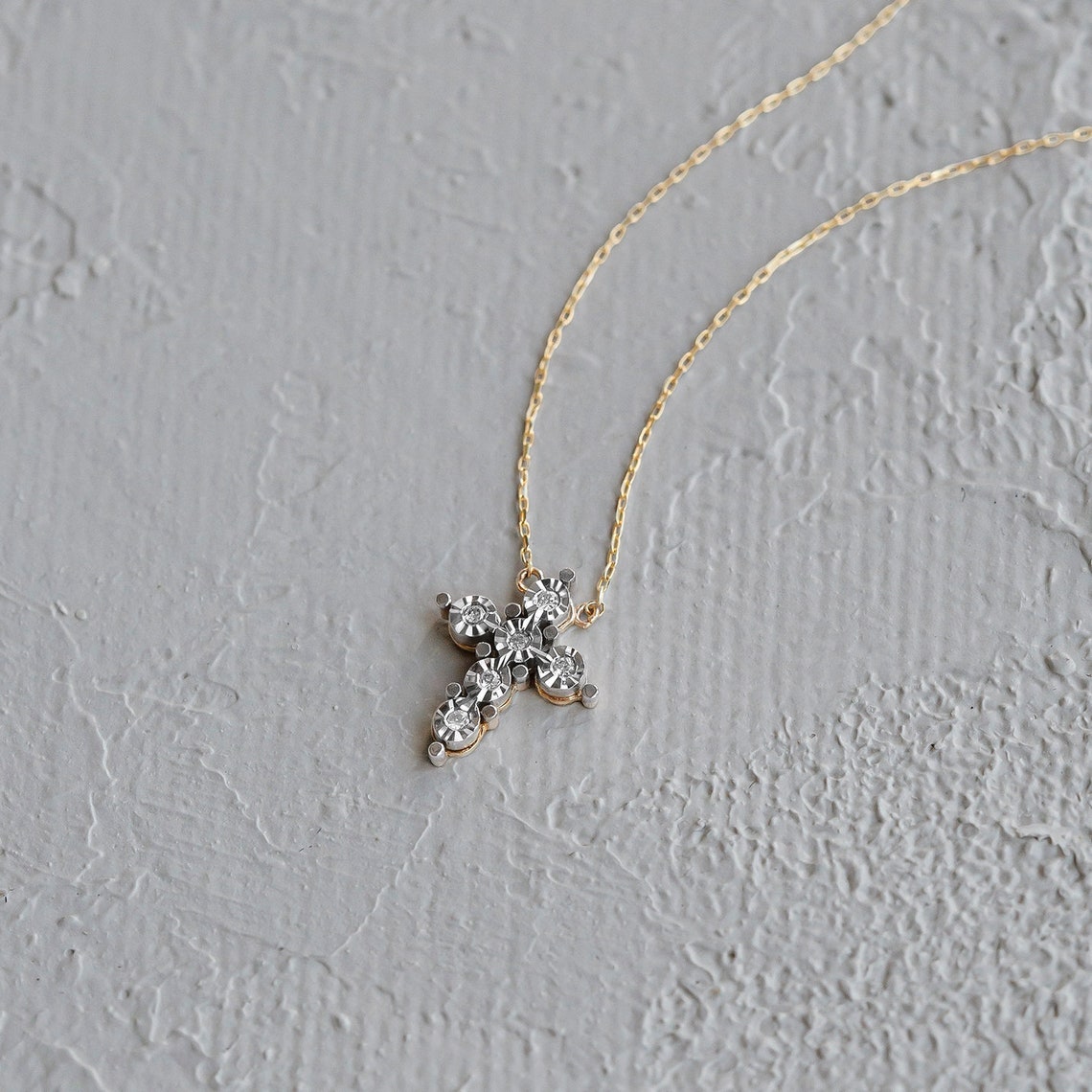 Arany nyaklánc Diamond Cross gyémántokkal
