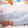Piros cérnaszál gyémánttal babáknak Piros cérnaszál gyémánttal babáknak